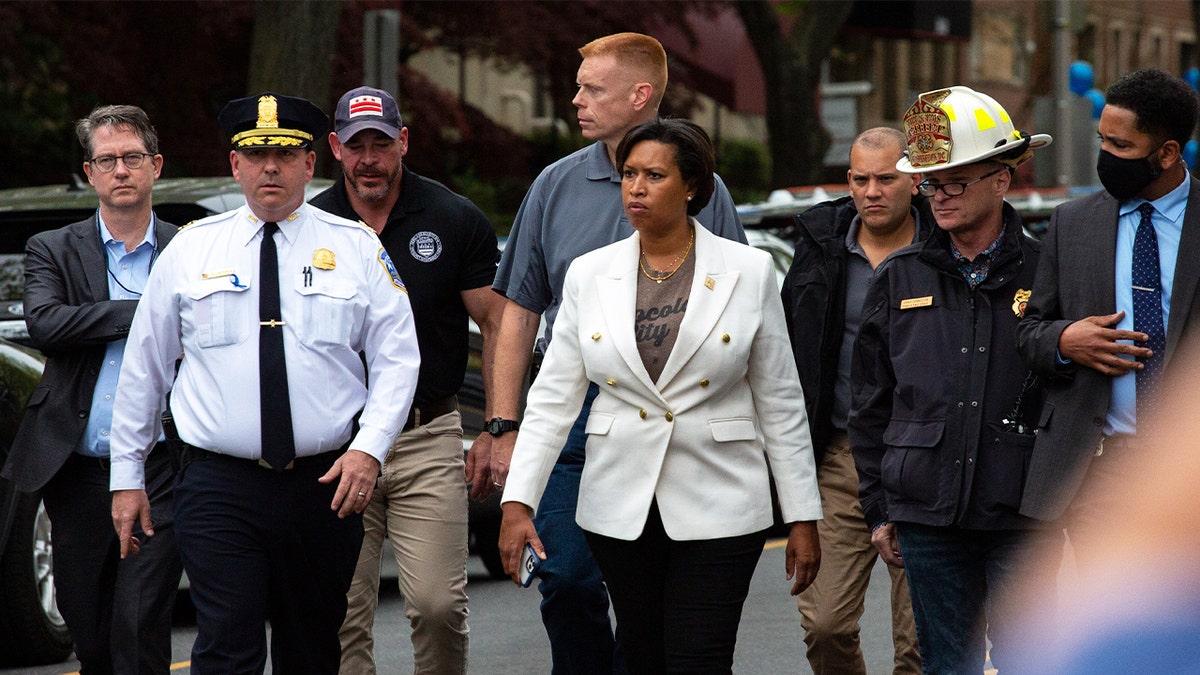 Muriel Bowser with a police chief