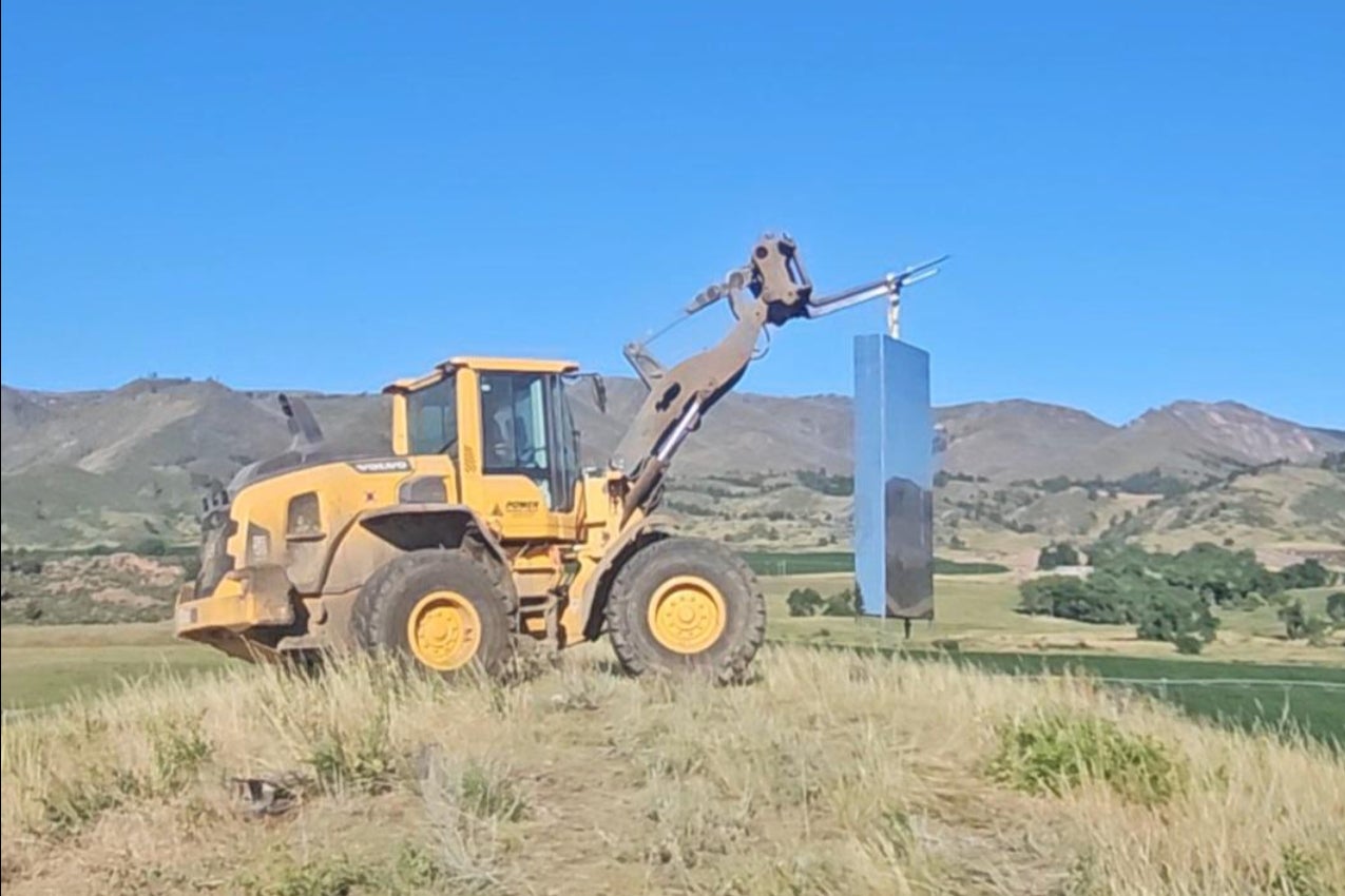 A mysterious monolith that appeared in a Colorado dairy farm last month has been removed by the owners after too many visitors came to view the strange object
