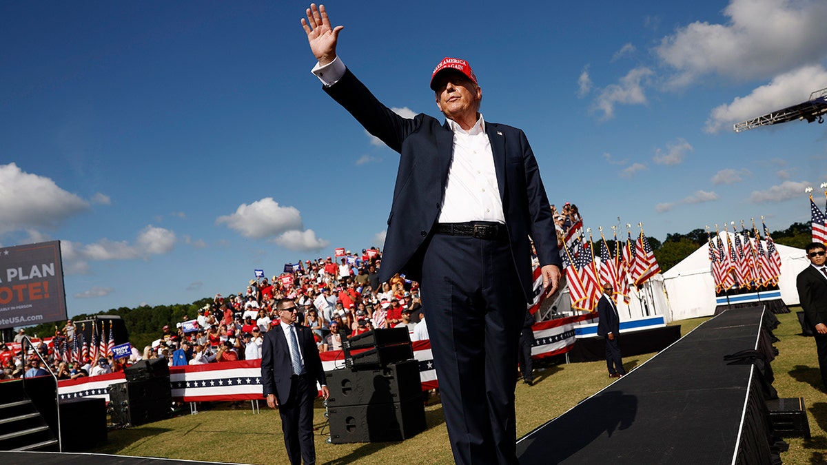Former-President-Donald-Trump-Holds-Campaign-Rally-In-Chesapeake,-Virginia