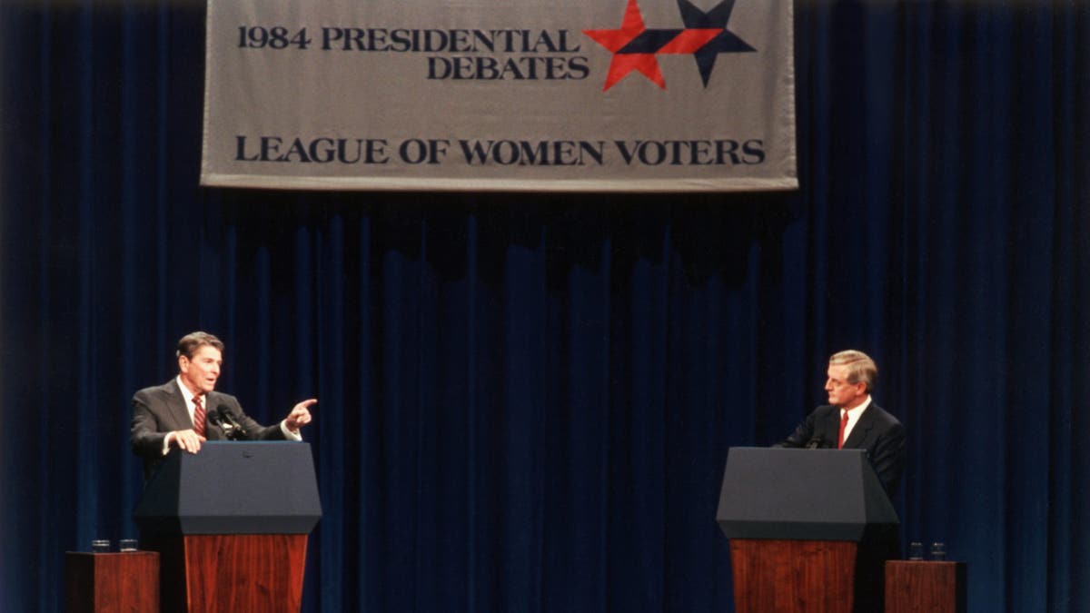 1984 presidential election debate with Reagan on left, Mondale on right