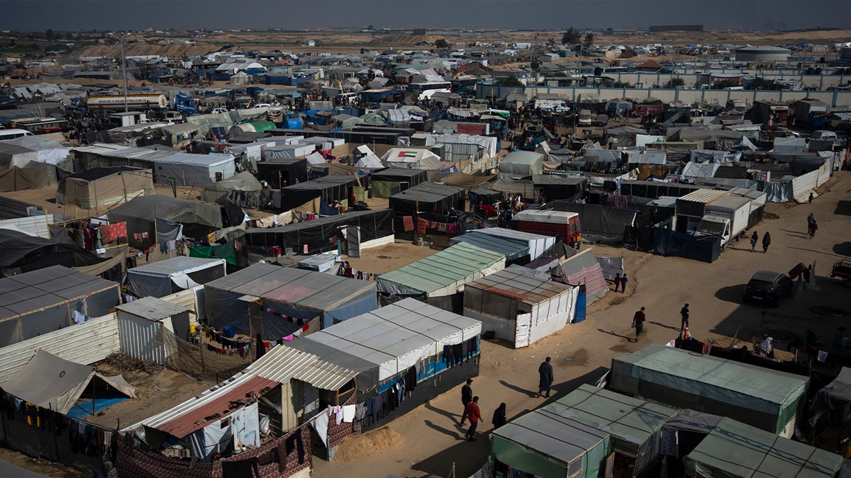 makeshift camp for displaced Palestinians