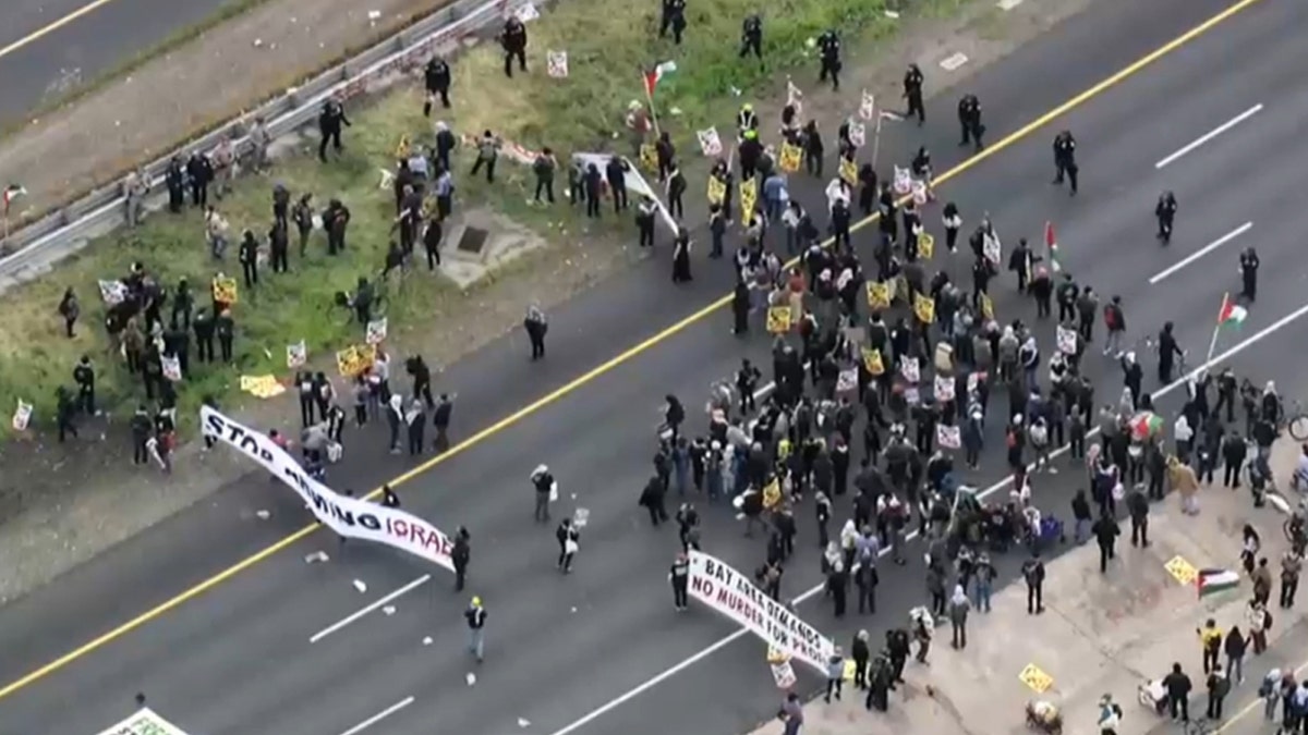 Golden-Gate-Protest-Photo-2