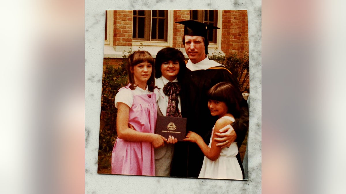 Jonelle Matthews father graduating and posing with his family.