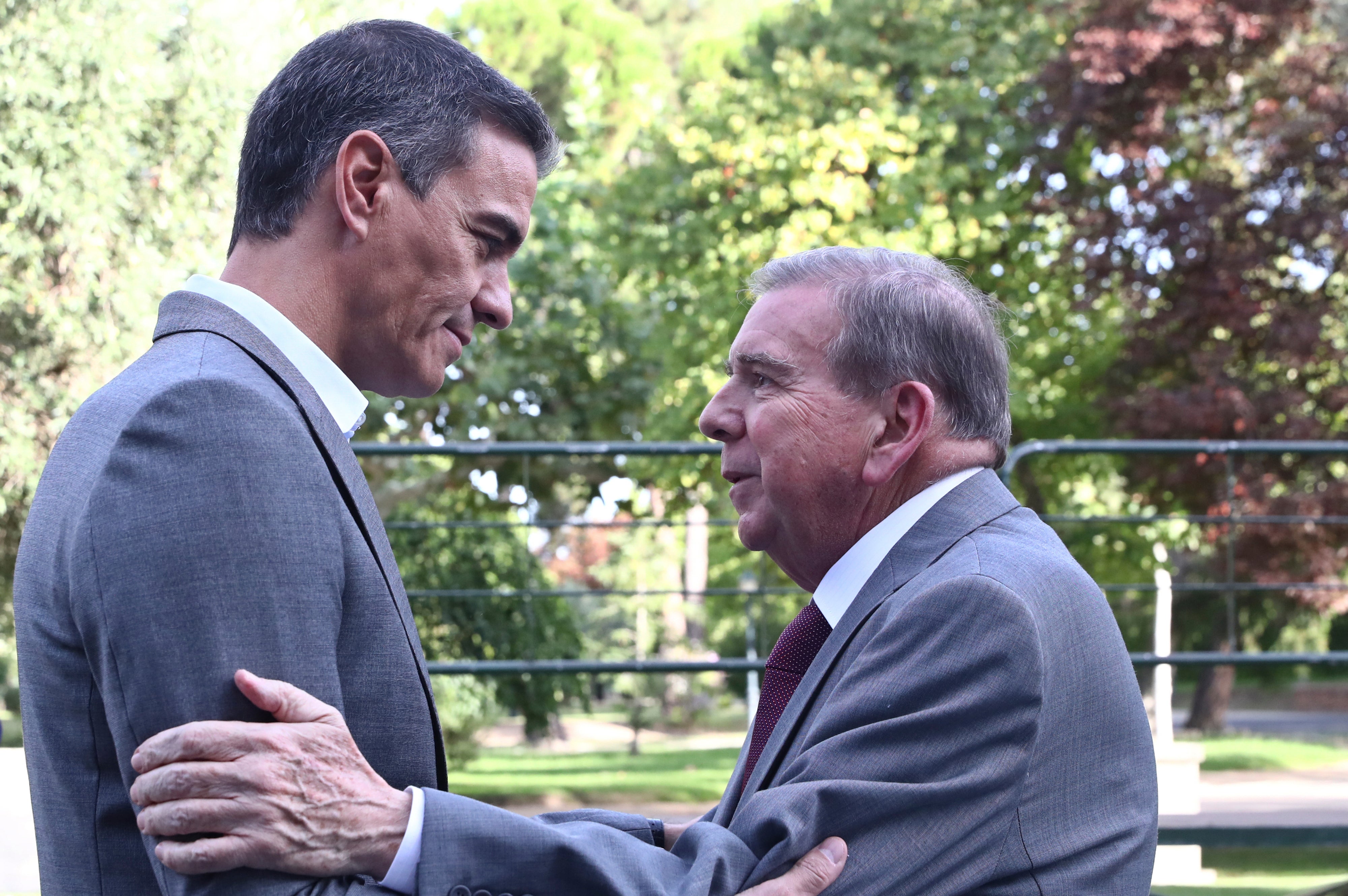 In this photo provided by the Spanish government in Madrid, Spain's Prime Minister Pedro Sanchez, left greets exiled Venezuelan opposition leader Edmundo Gonzalez Urrutia at the Moncloa Palace in Madrid, Thursday Sept. 12, 2024.