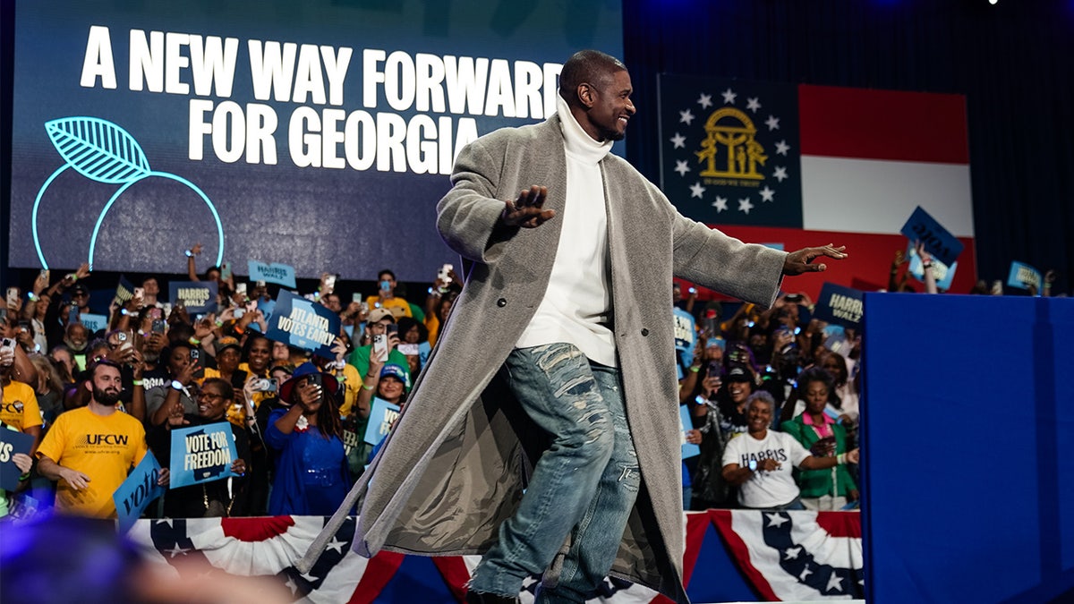 Usher at Harris rally