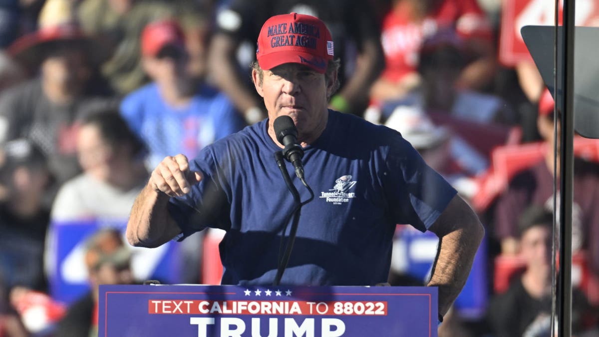 Reagan movie actor Dennis Quaid speaks at Trump Coachella rally