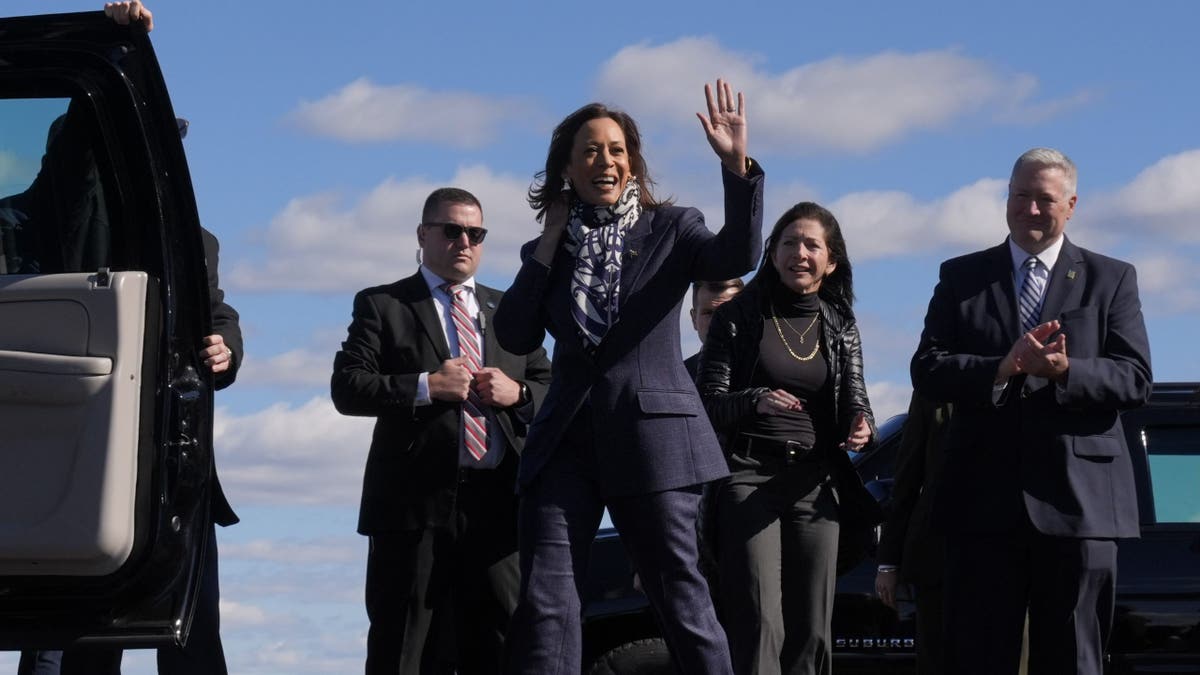 Harris arrives in New Jersey