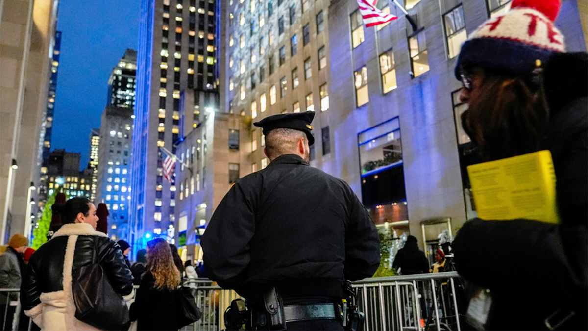 NYC SECURITY ROCKEFELLER TREE LIGHTING