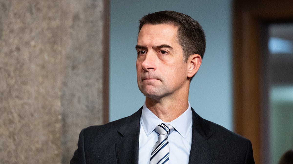 Cotton arrives to Homeland Security Committee meeting