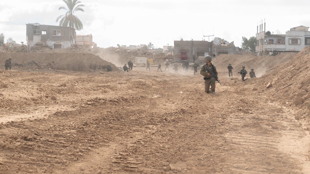 IDF soldiers fighting in the Netzarim Corridor in Gaza.