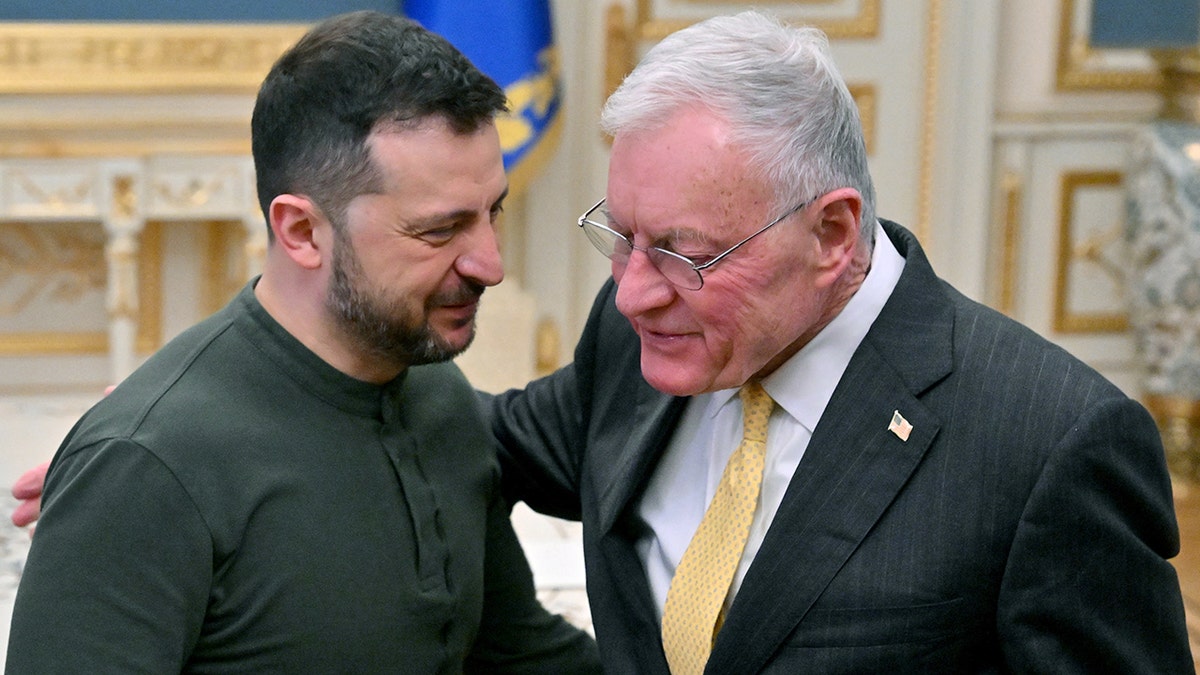 Ukrainian President Volodymyr Zelenskyy and Keith Kellogg