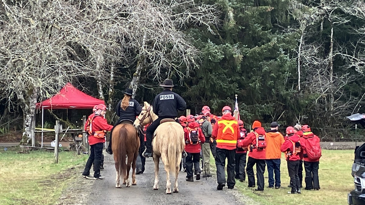 Sheriff's posse and searchers