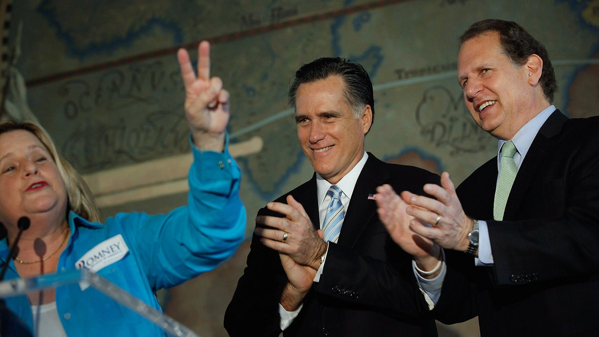 Diaz-Balart next to Mitt Romney